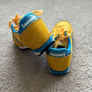 Saucony tennis shoes